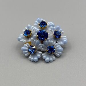 Vintage Sweet and Dainty Blue Floral Brooch JP302